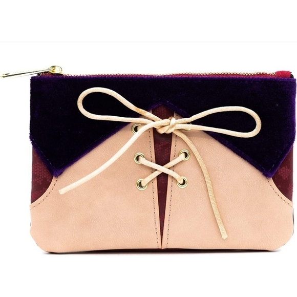 Loungefly Hocus Pocus SARAH SANDERSON Velvet Pouch - Picture 8 of 8